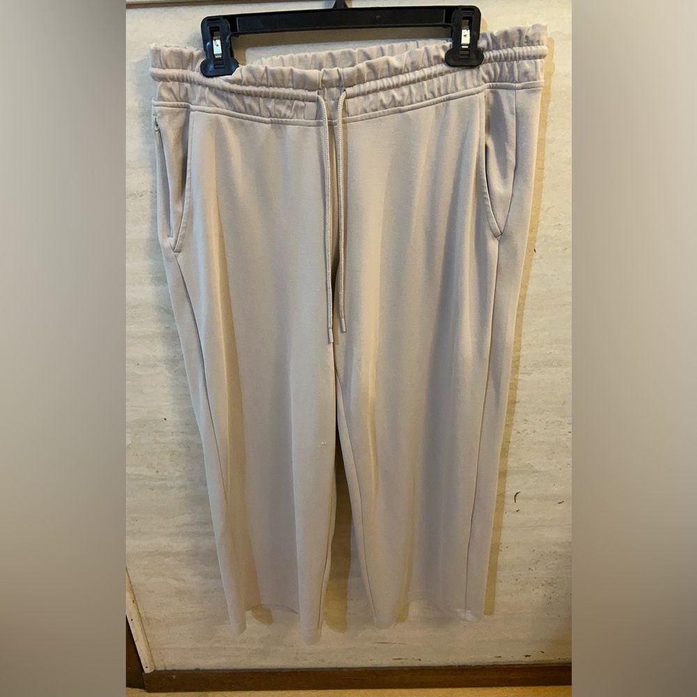 Athleta Seasoft High-Rise  Straight Pants.